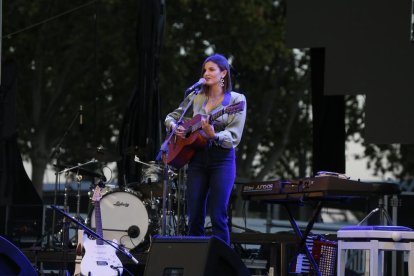 La cantante y compositora Judit Neddermann, durante su concierto. 