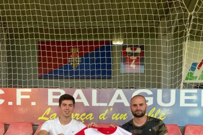 Pere Galderán, junto al presidente del club, Jaume Estrada.