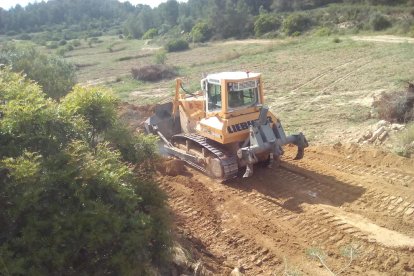 Las máquinas ya trabajan abriendo el camino por donde pasarán las conducciones del Segrià Sud.