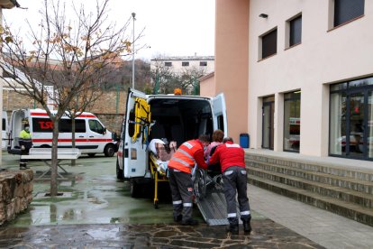 Trasllat de pacients de l’àrea sociosanitària de l’Hospital del Pallars a l’alberg de Tremp.