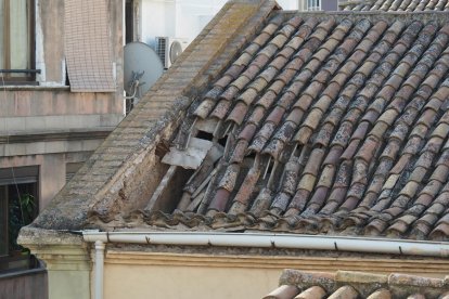 Se hunde un tejado en una iglesia de Lleida