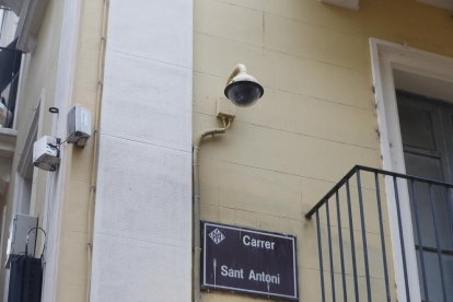 Imagen de las cámaras de vigilancia en la calle Sant Antoni. 