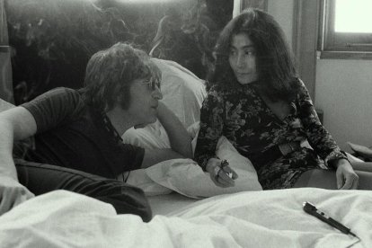 John Lennon y Yoko Ono, durante la grabación del documental. 