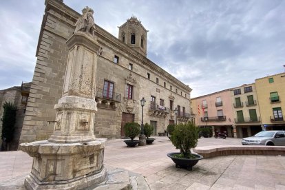 Imagen del ayuntamiento, en el centro de Cervera. 