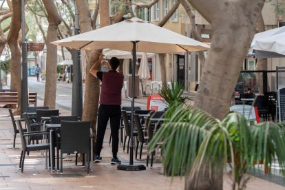 Las terrazas están cerradas por la lucha contra el coronavirus.