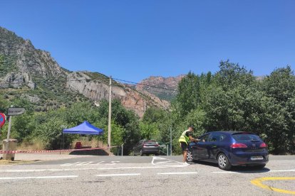 El control de acceso a la zona de la Platgeta en Caramasa. 