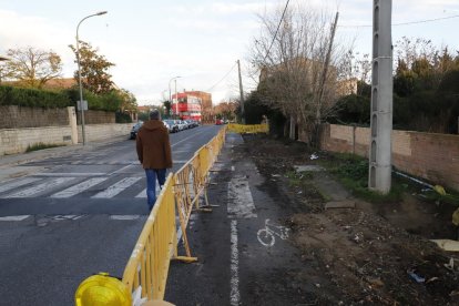 Urbanització de la vorera d'un tram del carrer Enric Farreny