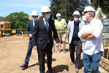 Quim Torra y Damià Calvet visitaron ayer unas obras en El Masnou.