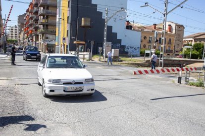 La policia local va controlar el trànsit.