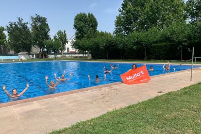 Gimenells organizó ayer una sesión solidaria de Aquagym. 