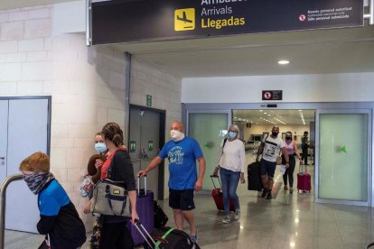 Imatge d’arxiu de la zona d’arribades de l’aeroport de Barcelona.