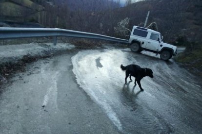 Veïns d'Anàs han de tirar sal a la carretera ells mateixos per gel