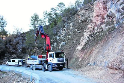 Obres per estabilitzar el talús de la via d’accés a Torà de Tost