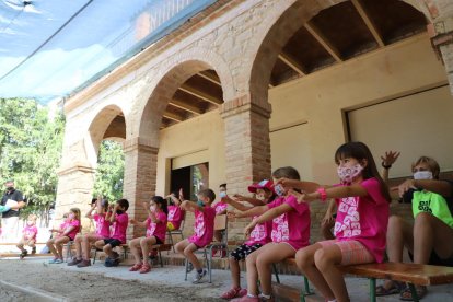 La presentació va finalitzar amb una degustació de fruita i un espectacle de La Cremallera.