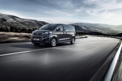 Amb tres mides disponibles (Compact, Estàndard i Long) i dos autonomies diferents (fins a 230 km i 330 km), el Peugeot e-Traveller s'adapta com un guant a la vida diària i al lleure.