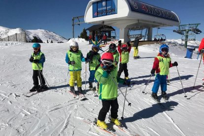 Una sessió d'esquí alpí del curs passat.