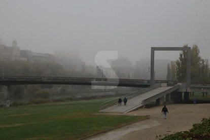 Imatge ahir al matí de la canalització del Segre a Lleida