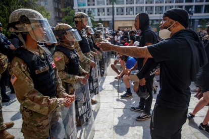 Imatge d’una protesta contra el racisme als voltants de la Casa Blanca, a Washington.