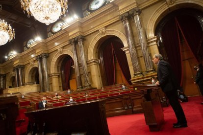 El Parlament suprimeix els punts controvertits de les resolucions sobre el rei