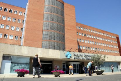 La fachada del hospital Arnau de Vilanova de Lleida