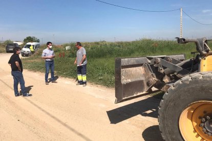 El teniente de alcalde Toni Postius visitó ayer las obras en la partida de Vinatesa.