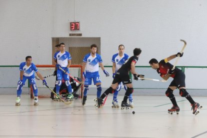 Una acción del primer partido de Liga del Lleida Llista.