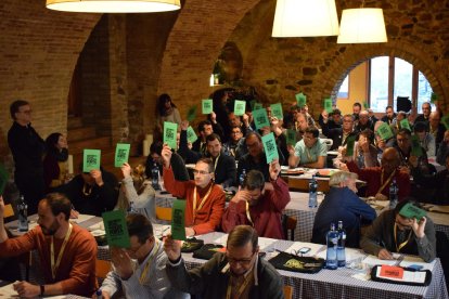 Un moment de la votació de les esmenes durant el congrés d’UP.