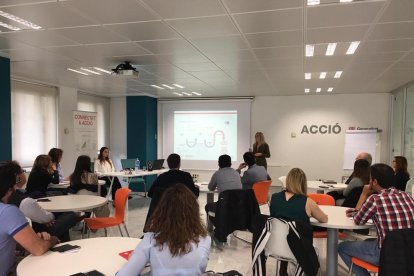 Una veintena de personas asistieron a la jornada sobre el Brexit organizada ayer por Acció en Lleida.