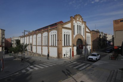 L’edifici modernista del Mercat del Pla, que porta més de tres anys i mig en desús.