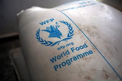 Una ración del Programa Mundial de Alimentos de la ONU, preparada para ser distribuida en Saná, Yemen.