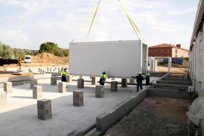 Imagen de la instalación de los módulos del instituto de Alpicat.