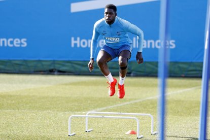 Samuel Umtiti, durant l’entrenament d’ahir a la Ciutat Esportiva.