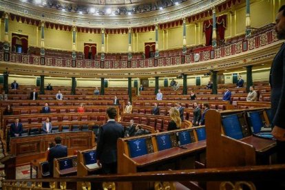 Minut de silencia a la sessió del congrés aquest dijous.