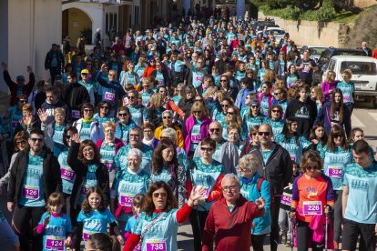 Els participants de la caminada de sis quilòmetres van estar precedits per ciclistes del Club Alba.