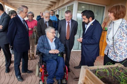 El Homrani y el resto de autoridades visitaron las instalaciones con los residentes como guías. 