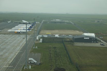 Moviments de terres aquesta setmana a la zona on es construiran hangars per a empreses al recinte aeroportuari d’Alguaire.