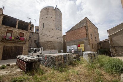 Imagen de los trabajos en la torre medieval de Ivorra.