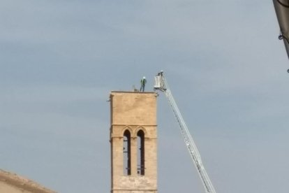 Un momento de la actuación de los Bomberos ayer por la mañana.