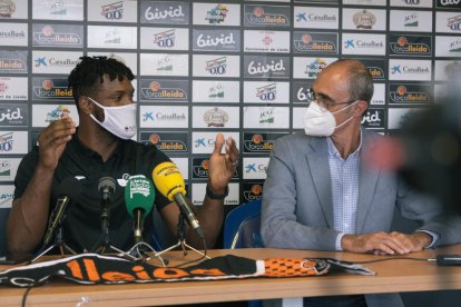 Antonio Hester durante su presentación oficial como nuevo jugador del Força Lleida.