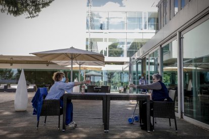 Una de las visitas en el Centre Geriàtric de Lleida.