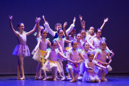 El espectáculo de Tàrrega fue a cargo de unas 90 bailarinas de cuatro escuelas de danza. 