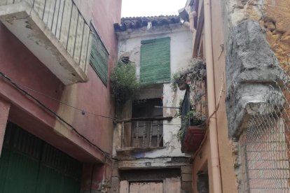 La casa en ruïnes que l’ajuntament ha enderrocat.