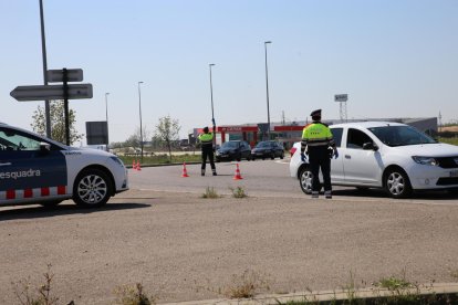 Imagen de un control de los Mossos d’Esquadra el jueves en la LL-11 a la altura de Els Alamús.