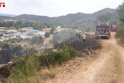 Imagen del incendio declarado en Ponts. 