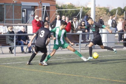 Una jugada del partido del sábado entre el Magraners y el Miralcamp.