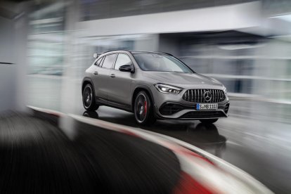 Al mercat espanyol només estarà disponible la variant S, amb 421 CV de potència. Es combina amb un sistema actiu de tracció integral AMG Perfomance 4Matic+.