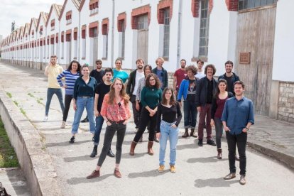 Foto de familia con los representantes de las distintas compañías que participan en el programa.