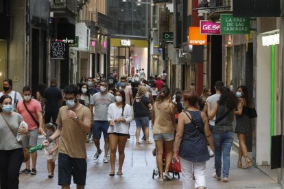 El Eix Comercial de Lleida presentaba ayer por la tarde este aspecto.