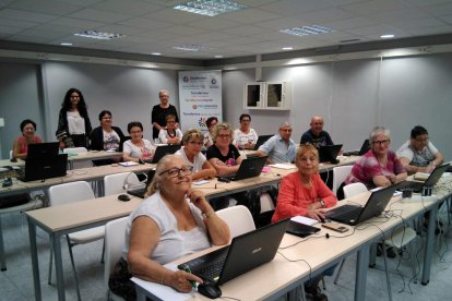 Els inscrits al curs d’informàtica de Torrefarrera.