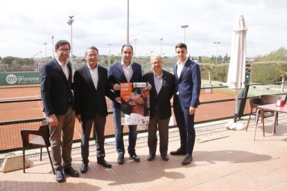 Albert Costa, ahir almb dirigents i autoritats durant la presentació del torneig.